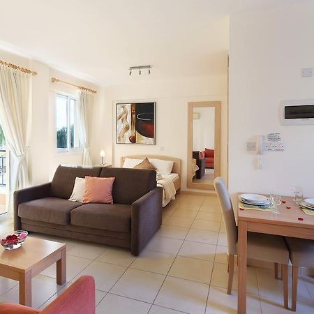 Apartamento Adamou Gardens Paphos Exterior foto