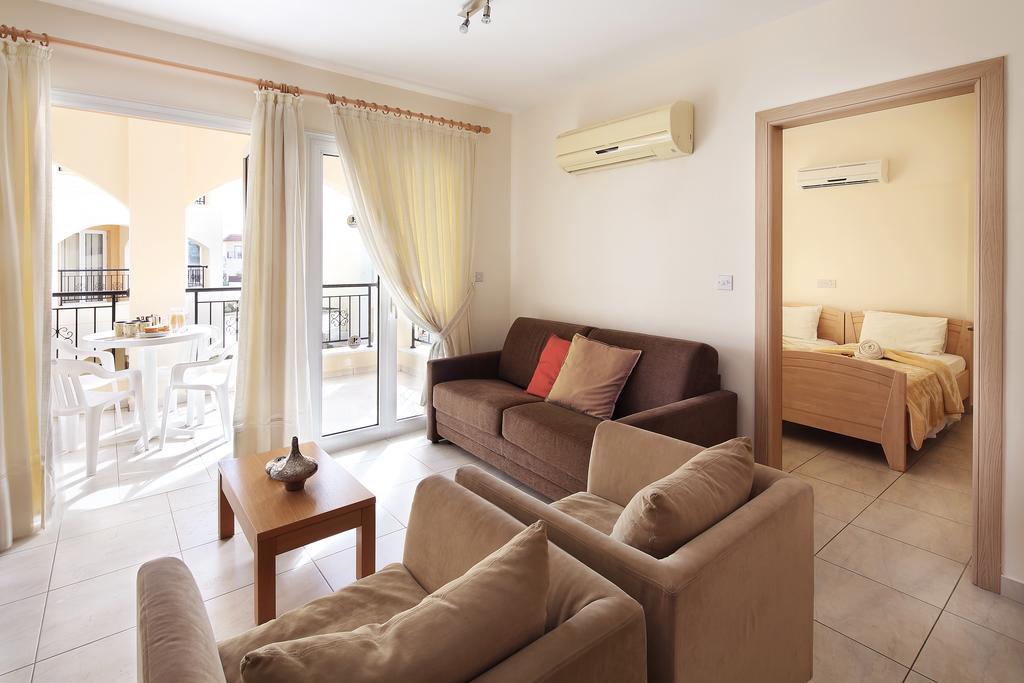 Apartamento Adamou Gardens Paphos Exterior foto
