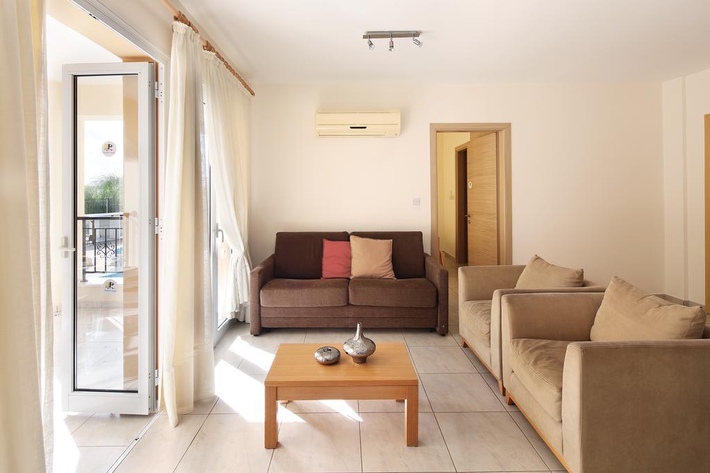 Apartamento Adamou Gardens Paphos Exterior foto