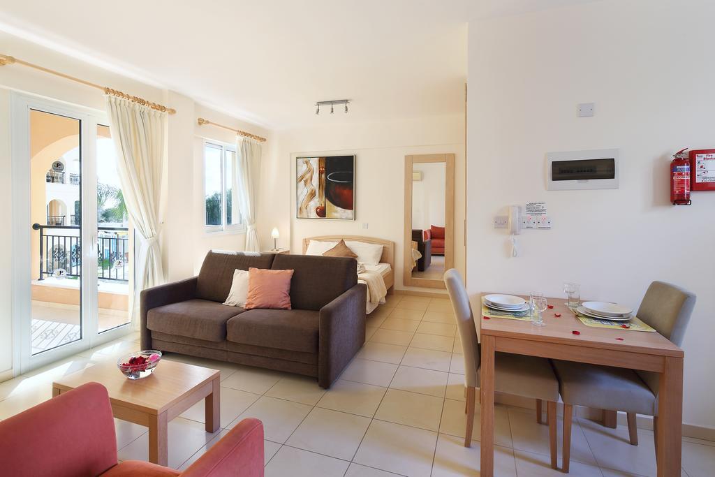 Apartamento Adamou Gardens Paphos Exterior foto