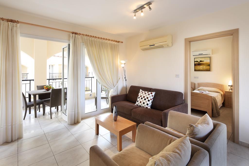 Apartamento Adamou Gardens Paphos Exterior foto