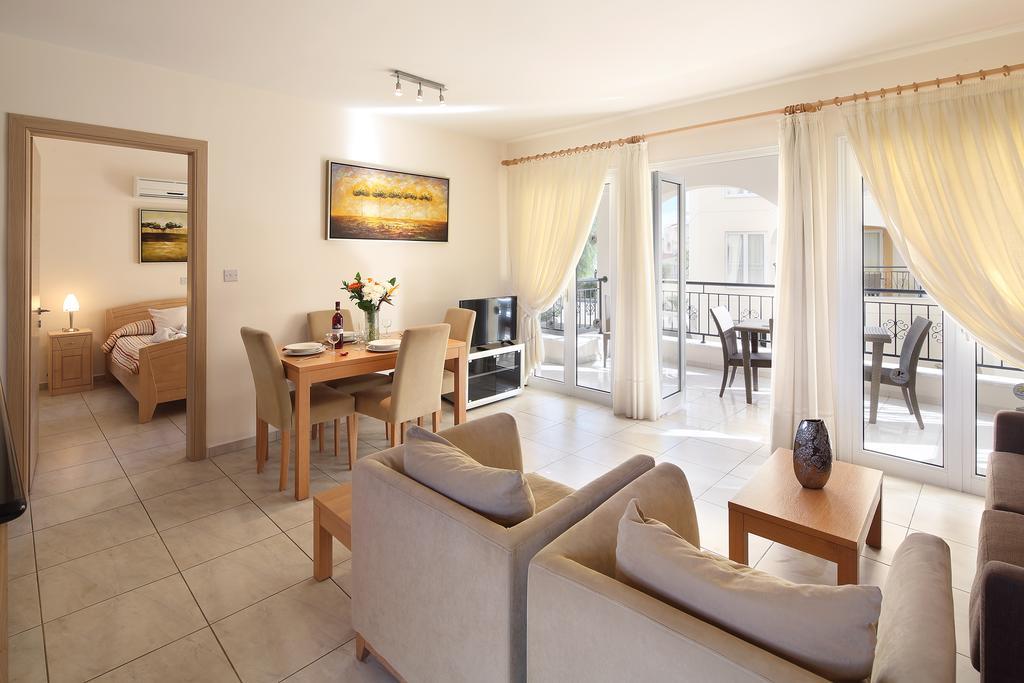 Apartamento Adamou Gardens Paphos Exterior foto