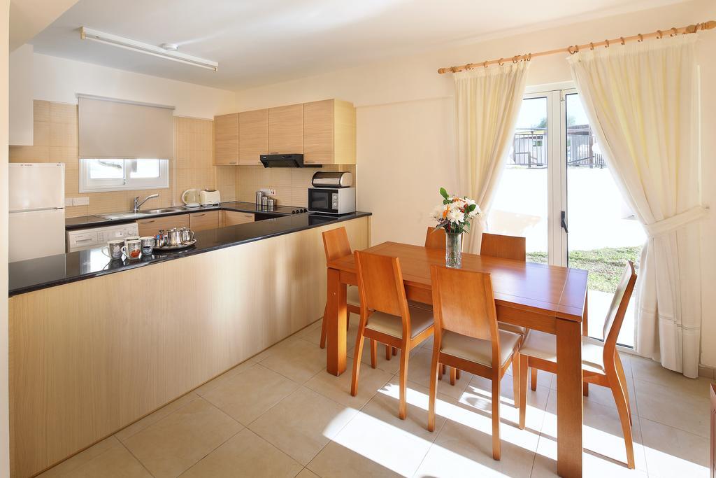 Apartamento Adamou Gardens Paphos Exterior foto