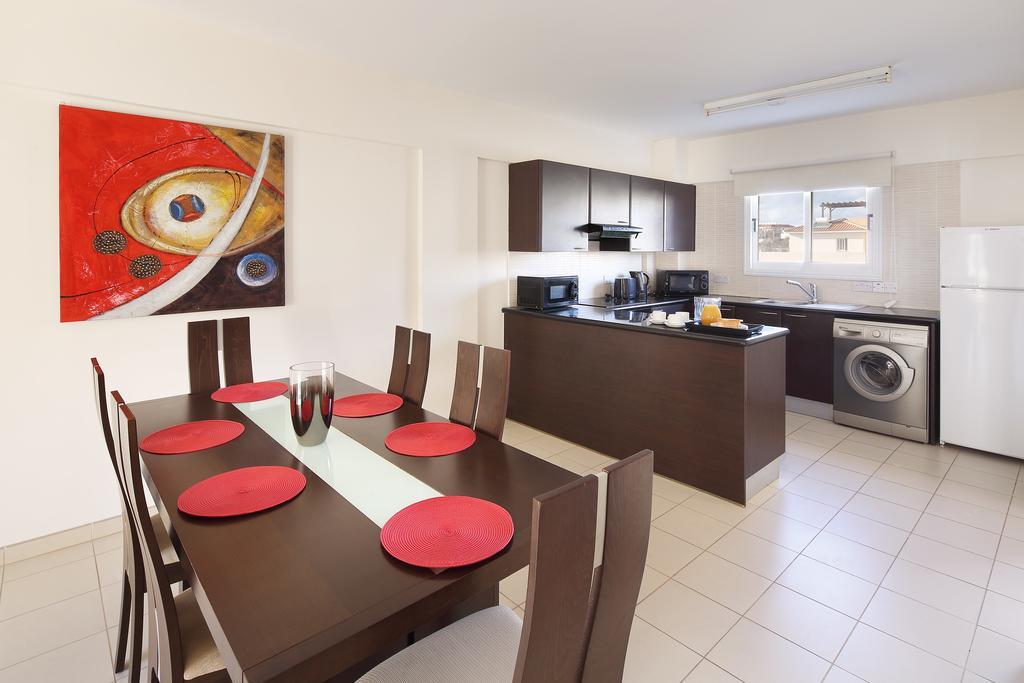 Apartamento Adamou Gardens Paphos Exterior foto
